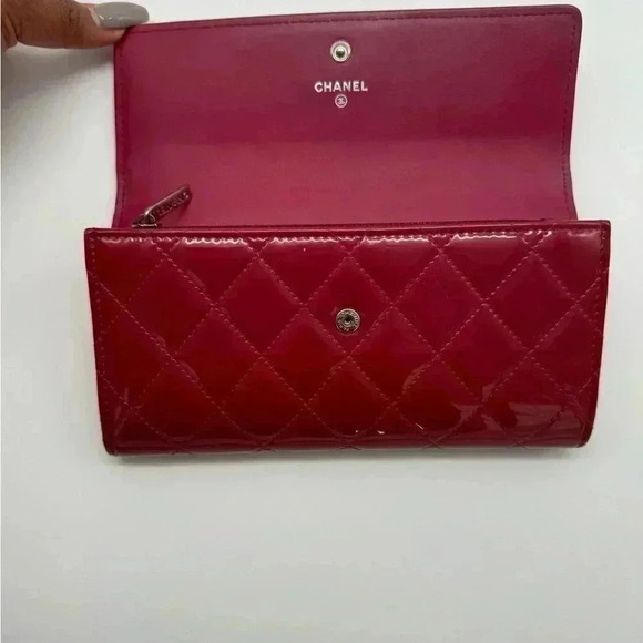 Authentic Chanel Patent Leather Wallet with FREE Gunmetal Chain and Wallet ins. - Picture 4 of 16